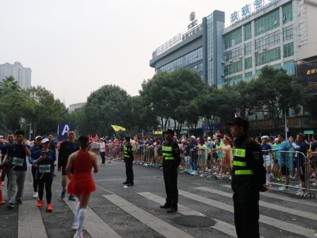 傾力相隨，護(hù)航郴馬 --郴州市保安服務(wù)有限公司圓滿完成2024郴州馬...